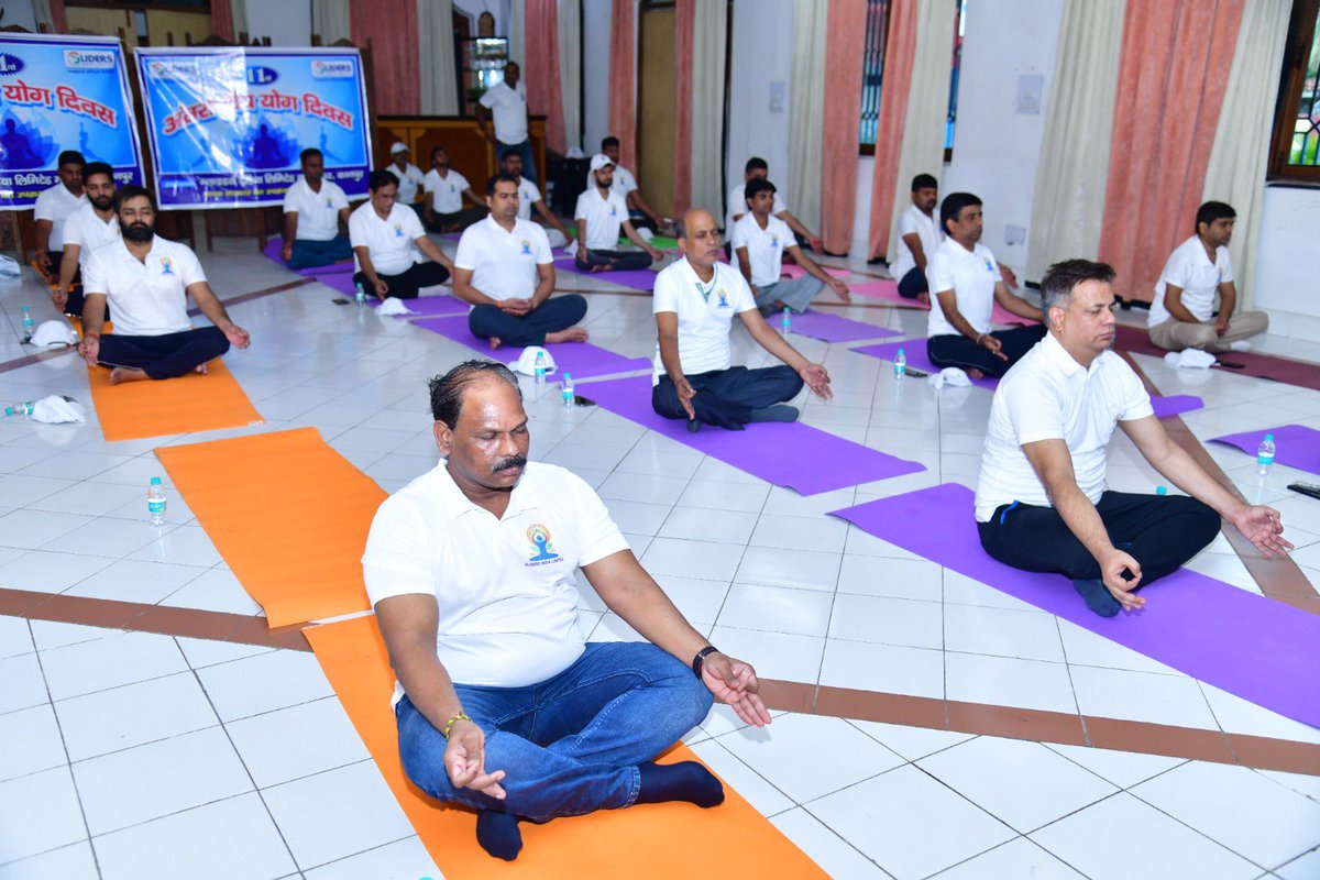 On the occasion of #IDY2025, GIL Officers and Staff along with their families, performed #Yoga under leadership of Shri M C Balasubramaniam Chairman and Managing Director, Gliders India Ltd.Happy International Yoga Day
<a href="/moayush/">Ministry of Ayush</a> 
#InternationalDayofYoga2025