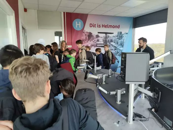 Jongeren zijn de toekomst! Daarom geeft Dit is Helmond gastlessen op scholen. Onlangs kregen 60 leerlingen van het Dr. Knippenbergcollege les over media.

ditishelmond.nl/jongeren-van-k…

#Helmond #jeugd #mediawijsheid