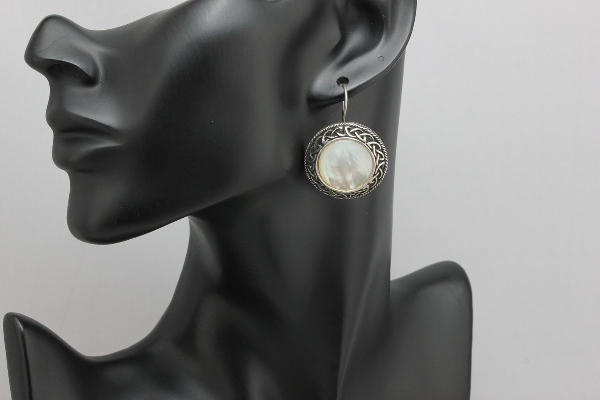fancyline_jwlry's tweet photo. An elegant and stunning silver jewelry set that blends classic style with touches of intricate artistry. The set features pieces with a delicate and thin frame that adds depth and elegance. Available at - https://t.co/YNI9KcPXJ5 https://t.co/z1zO67ILyv