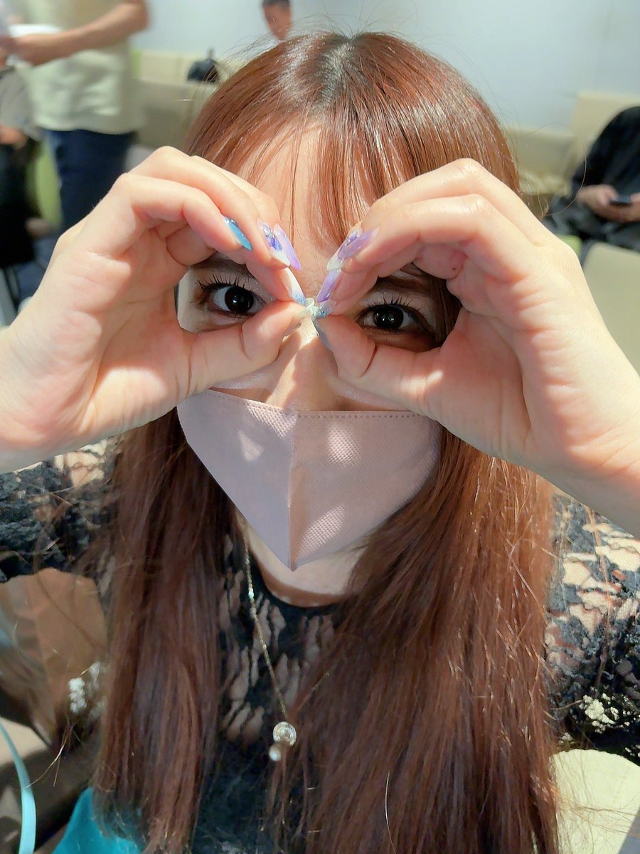 波多野のスペース444来店が無事終了しました！
来ていただいた皆様、店舗様ありがとうございました😊
隣のスペース666にライターの諸ゲンさんが収録で来店されていて、久々にお会いできて嬉しかった〜🧑‍🎨
最後に、負けた人の顔を載せておきます
では、帰ります✈️