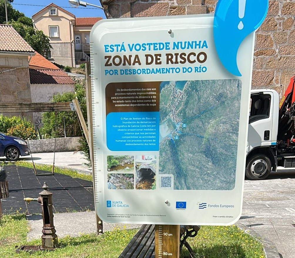 MAmbienteXunta's tweet image. 💧 Instalamos seis paneis informativos para sensibilizar á cidadanía sobre a área de risco de inundación do rego de Laxe-Carnota

👉 O obxectivo de #AugasDeGalicia é dar a coñecer medidas preventivas e pautas de actuación

🔗 xunta.gal/notas-de-prens…