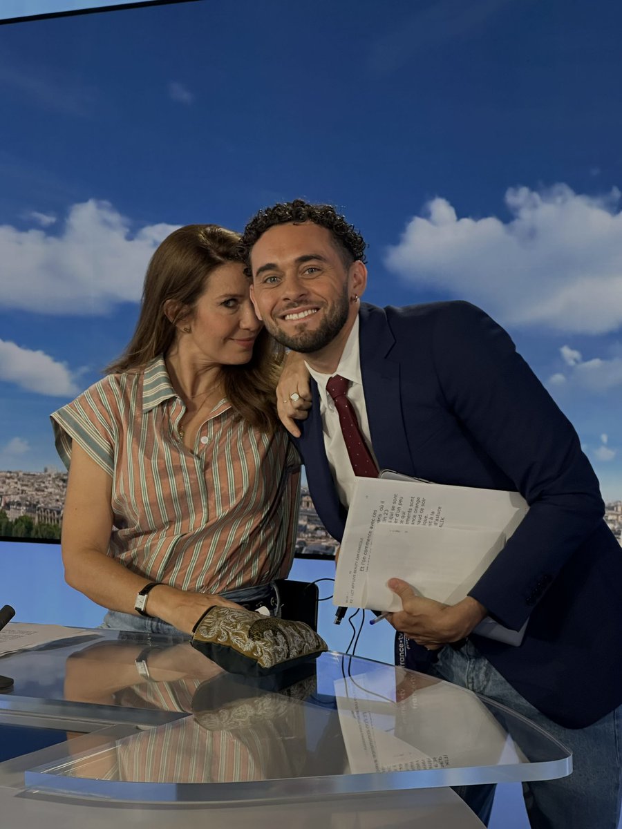 On vous attend !! Sur <a href="/franceinfo/">franceinfo</a> avec <a href="/ce_beaufort/">Claire-Elisabeth BEAUFORT</a> #canal16 ⚡️⚡️🩵
