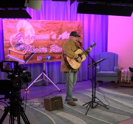 Steven Harz/Americana Soul - TV appearance (performance and interview)
#americanasoul #ctsongwriter #indiecountry
 youtu.be/UjH9b3cwdOs?si… via <a href="/YouTube/">YouTube</a>