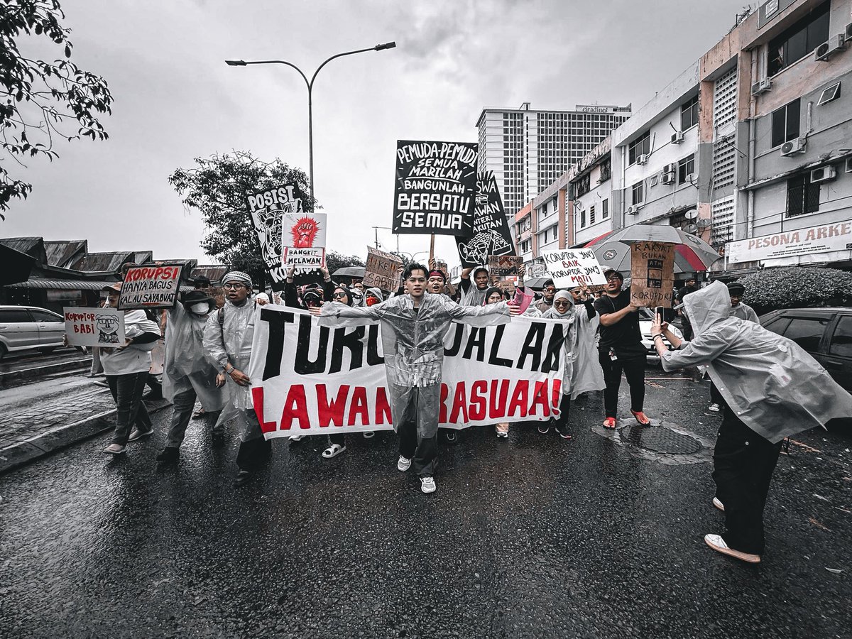 Rasuah yang menghancurkan masa depan negara mesti dilawan bukan esok, tapi hari ini. Kerana diam itu rebah. Lawan tetap lawan.

Semangat rakyat Sabah!

#gempurrasuahsabah #undurazambaki #rakyatbencirasuah #mandirimy