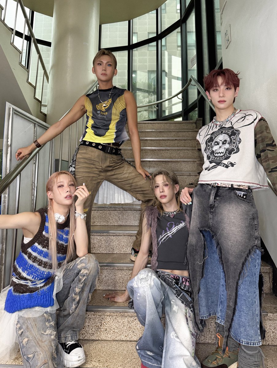 XLOV_official's tweet photo. [📸]

250620 KBS 뮤직뱅크

𝓉𝓇𝓎𝓃𝒶 𝒷𝑒 ℰ𝒱𝒪ℒ’𝓈 𝑜𝓃𝑒 𝒶𝓃𝒹 𝑜𝓃𝓁𝓎 🔥

#XLOV #엑스러브 #1andOnly #XLOV_1andOnly https://t.co/Ud9RQ16ZVj