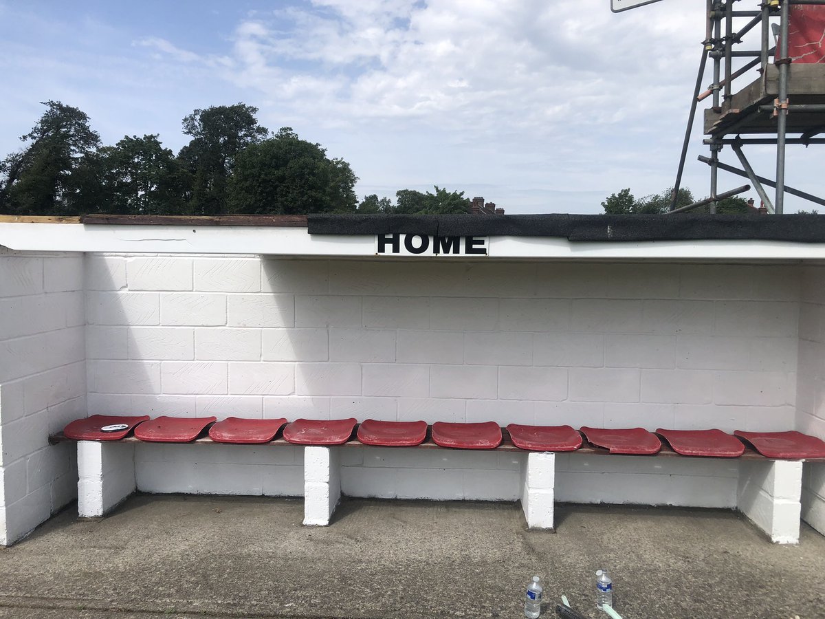 Han and Kels dug out decorating service cheese and wine for payment <a href="/beckenhamtownfc/">Beckenham Town FC</a>