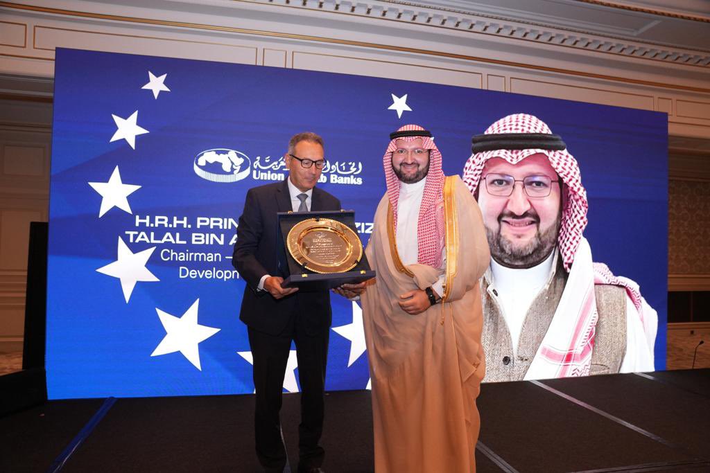 ArabCCD's tweet image. يتقدم #المجلس_العربي_للطفولة_والتنمية بخالص التهنئة لصاحب السمو الملكي الأمير @AAzizTalal رئيس المجلس، ورئيس مجلس برنامج الخليج العربي للتنمية @AGFUNDProgram، على منح سموه &quot;جائزة الرؤية القيادية&quot;، من اتحاد المصارف العربية، أثناء القمة المصرفية العربية الدولية للعام 2025 ، التي…