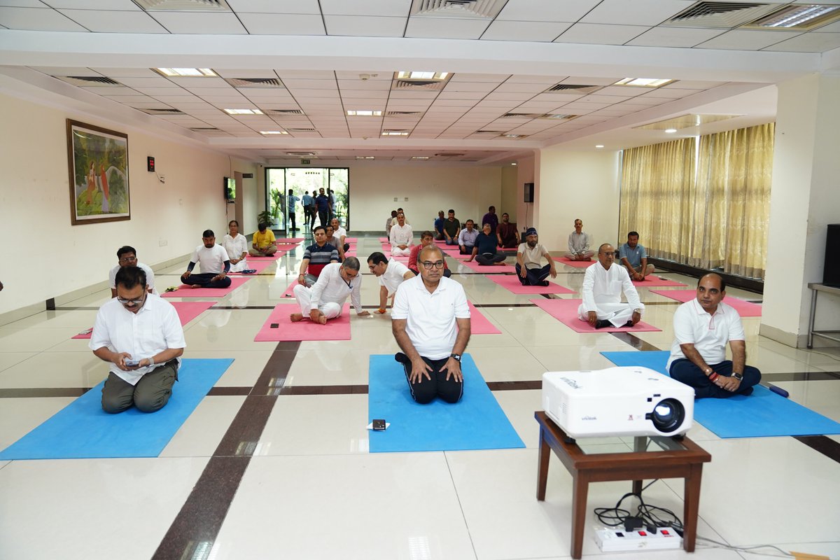 AICTE (@aicte_india) on Twitter photo The 11th International Day of Yoga was celebrated with great enthusiasm at the AICTE HQ, New Delhi.
<a href="/SITHARAMtg/">TG SITHARAM</a> <a href="/abhayjere/">Dr. Abhay Jere</a> <a href="/ms_aicte/">Prof. Rajive Kumar</a> <a href="/EduMinOfIndia/">Ministry of Education</a> <a href="/moayush/">Ministry of Ayush</a>
#InternationalYogaDay2025 The 11th International Day of Yoga was celebrated with great enthusiasm at the AICTE HQ, New Delhi.
<a href="/SITHARAMtg/">TG SITHARAM</a> <a href="/abhayjere/">Dr. Abhay Jere</a> <a href="/ms_aicte/">Prof. Rajive Kumar</a> <a href="/EduMinOfIndia/">Ministry of Education</a> <a href="/moayush/">Ministry of Ayush</a>
#InternationalYogaDay2025