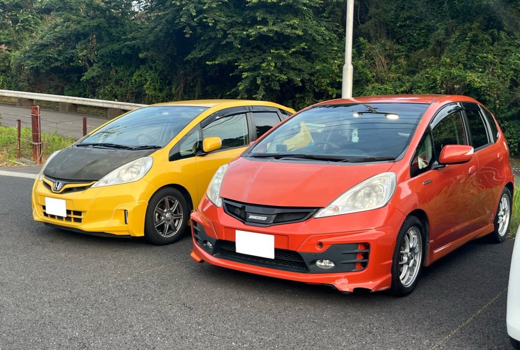 rikucar21's tweet photo. バ先の先輩とツーショ📸(自分の車汚くてすまそ🙏)
#gp1 #gp4 #Honda https://t.co/SMYQipk2YI