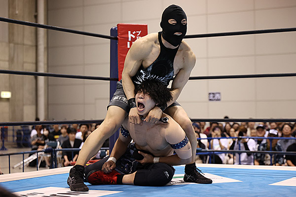 ★第2試合
 
 本隊 vs HOUSE OF TORTURE
 
 疑惑の“黒覆面”が無法介入！
 試合後もDOUKIと一緒にやりたい放題…！
 
 ※6.21『NEW JAPAN SOUL 2025』山形大会
 新日本プロレスのスマホサイトで詳報中！
 
 njpw.co.jp/581819
 
 #njSOUL