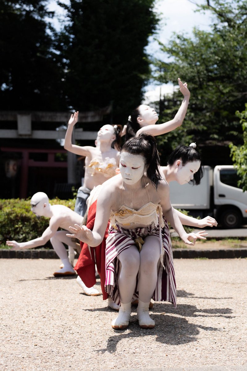 kaztan11's tweet photo. 上野公園五條天神前でマドロズの舞踏を観覧しました。
#マドロズ 
#ヘブンアーティスト https://t.co/zqSPcJbWMy