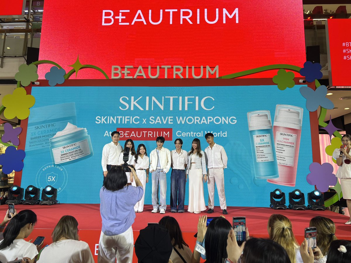 จบลงไปแล้ว สำหรับงาน ❤️ Beautrium Asian Beauty #SKINTIFICxSAVEWorapong 🩵

เป็นยังไงกันบ้างคะวันนี้ เต็มอิ่มกันมั้ยยย 🤩

SKINTIFIC ขอขอบคุณทุกการสนับสนุนทั้งทีมหน้างานและหน้าจอเลยน้า สนุกสนานกันสุด ๆ 

ทั้งนี้ หากผิดพลาดประการใดต้องขออภัยไว้ ณ ที่นี้ด้วยนะคะ