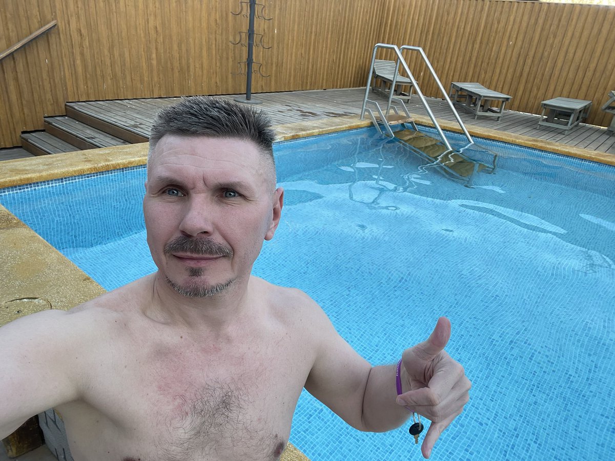 Kesä alkaa päevänkakkarasta,
jussi kaljakorista &amp; makkarasta.
Molempia nauti, mut maltti muista
– ei tuu kippee ohtaluista,
eikä täyty ykäpussit!
Siis hyvät Jussit.