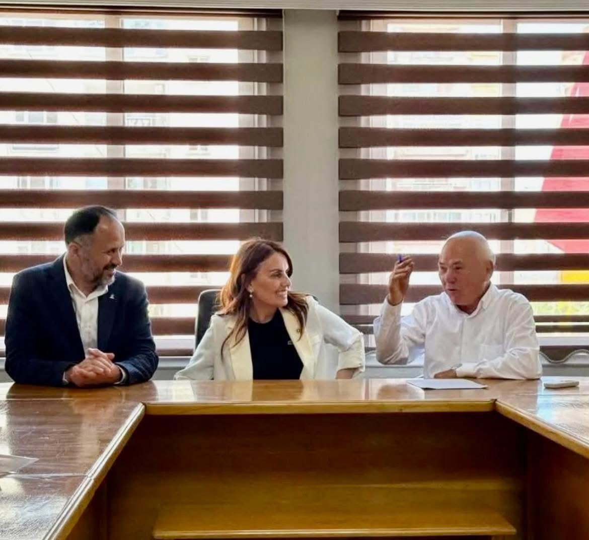 📍Erdemli

AK Parti İlçe Başkanımız Sn.Ali Mustafa Poş ve teşkilatımız ile birlikte Esnaf Ve Sanatkarlar Odası Başkanı Sn.Halil Metik ve yönetimini ziyaret ederek hasbihal ettik.

Nazik misafirperverliği ve hoş sohbetleri için teşekkür ederiz.

#ErdemliYüzyılı🇹🇷
#TürkiyeYüzyılı🇹🇷