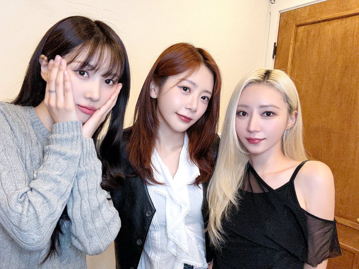 [✏] 25.06.21 오피셜스토어 팬사인회❣

남은 주말도 즐겁게 보내고!! 
우리는 내일 봐 인썸니아🥰

#유아유 #UAU
#Dreamcatcher_UAU