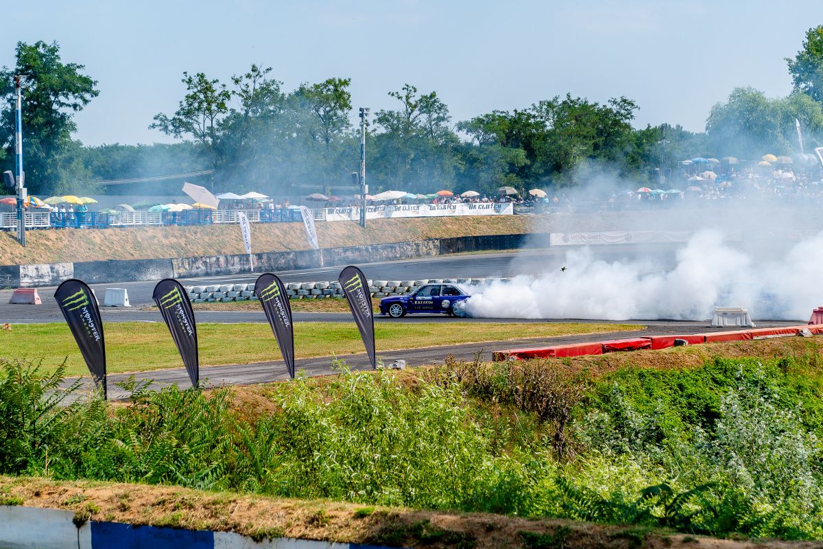 A drift holidays leva-te ao smoke n slide, o festival de drift mais quente de Portugal.
Prepara-te para um fim de semana cheio de derrapagens, motores e adrenalina pura🛞🔥