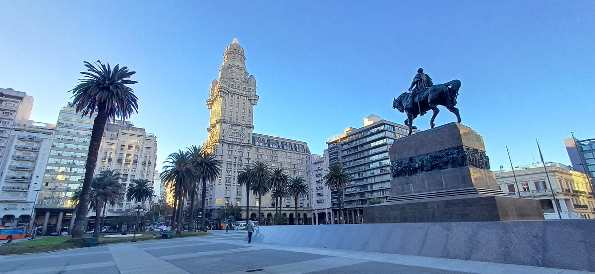 El Premio Paula de Roma presente en el Tercer Congreso de Traducción e Interpretación de Uruguay.
Muy alentadores los comentarios de la audiencia 😊 
Ya tenemos traducciones de Argentina, Uruguay, Perú y más países 😃
¡Esperamos sus propuestas!
Bases: lenguas.unc.edu.ar/sucedio_en_len…
