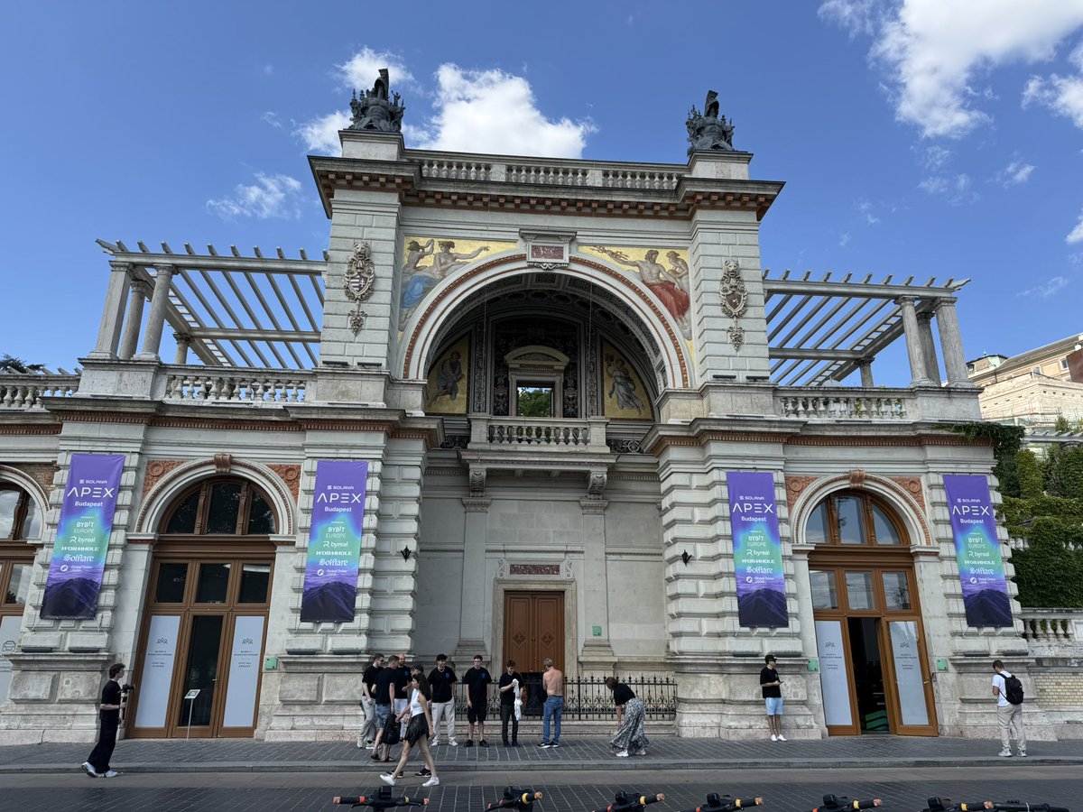 gm from Solana APEX Budapest