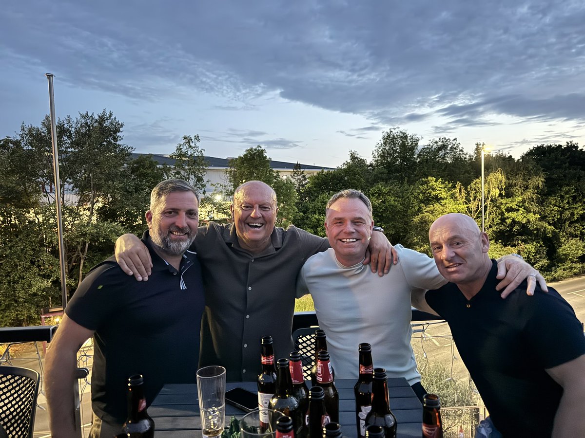 Redders 60th birthday do last night. Great to catch up with everyone. 🍺🥳
Shez on top form as always 🤣🤣👍