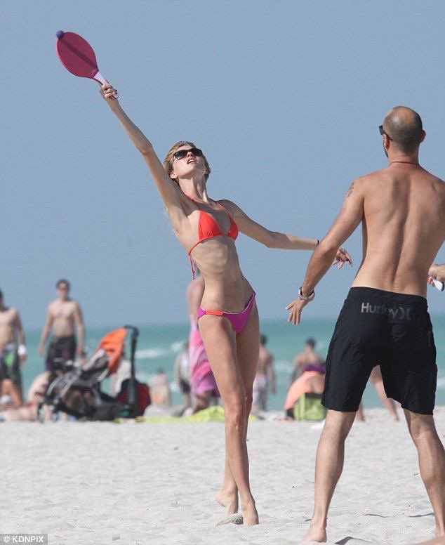 fashionkween333's tweet image. Is it just me or do I find visible ribcages so aesthetically pleasing #skinny #edtwt #restricting