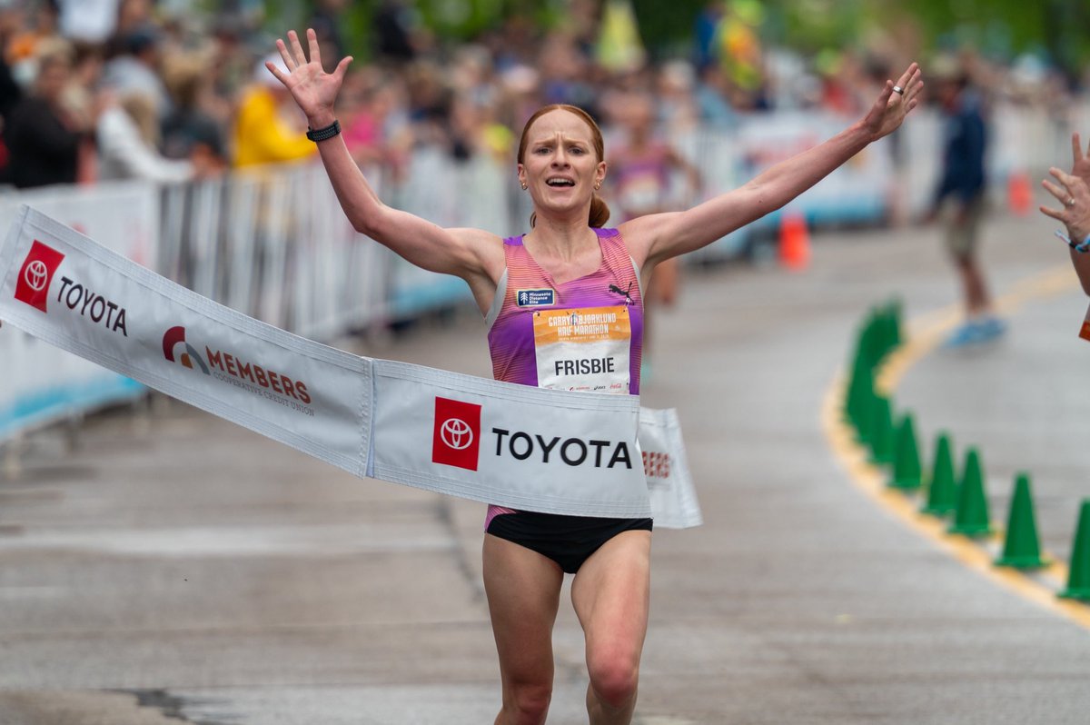 fan1065fm's tweet image. Murphy Smith is the Garry Bjorklund Half Marathon Men’s winner, and Annie Frisbie is the Woman’s winner. #grandmasmarathon #gmas25 #gmas #dululuthmn
