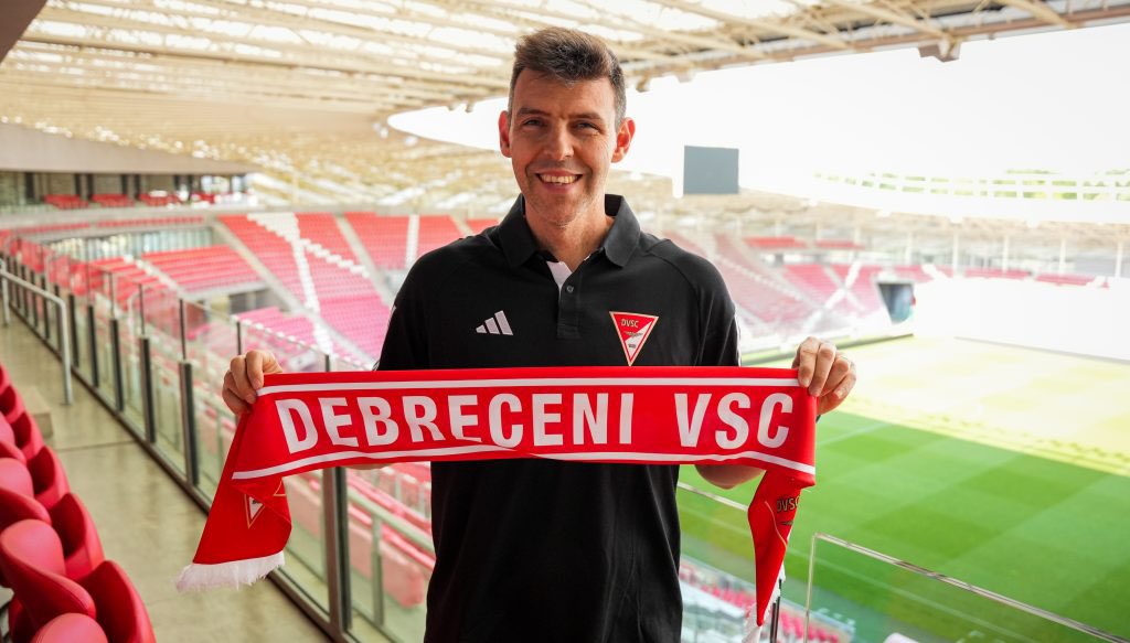 ✍️ - DVSC also announced their new head coach, Sergio Navarro.

Navarro joins from Athletic Bilbao where he was the academy manager.