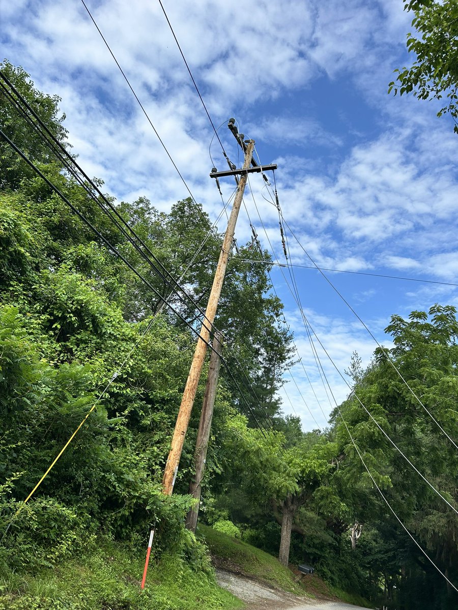 thebeastard's tweet photo. Hey @PECOconnect I think I’ve determined the cause of our outage… any chance we can get a crew out to Parsons Road in 19350 today? https://t.co/v8FvmyQqDv