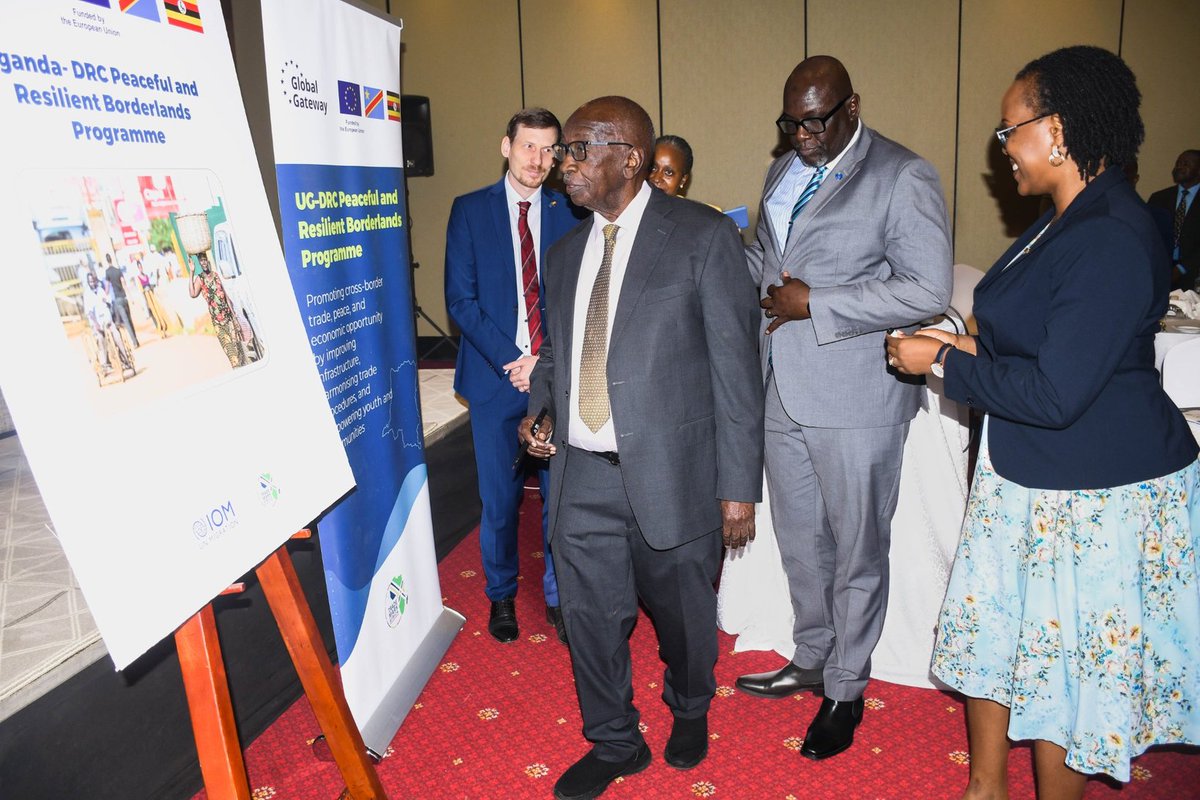 FMwebesa1's tweet image. Officiated at the launch of the 'Uganda -DRC Peaceful & Resilient Borderlands Programme' that aims at enhancing cross border Trade between Uganda & DRC @UNOCHA_DRC @GovUganda @ubctvuganda @JanSadek @CokeHamilton
@TradeMarkAfrica @EUinUG @mia_uga @DCICU @PSF_Uganda
@Eleanor_Flav