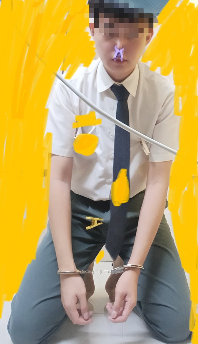 ONnNErOspAAWic4's tweet photo. 强制夹铐！！鼻子被夹痛了QQ
国中学生的有吗？ https://t.co/NWjyldm70P