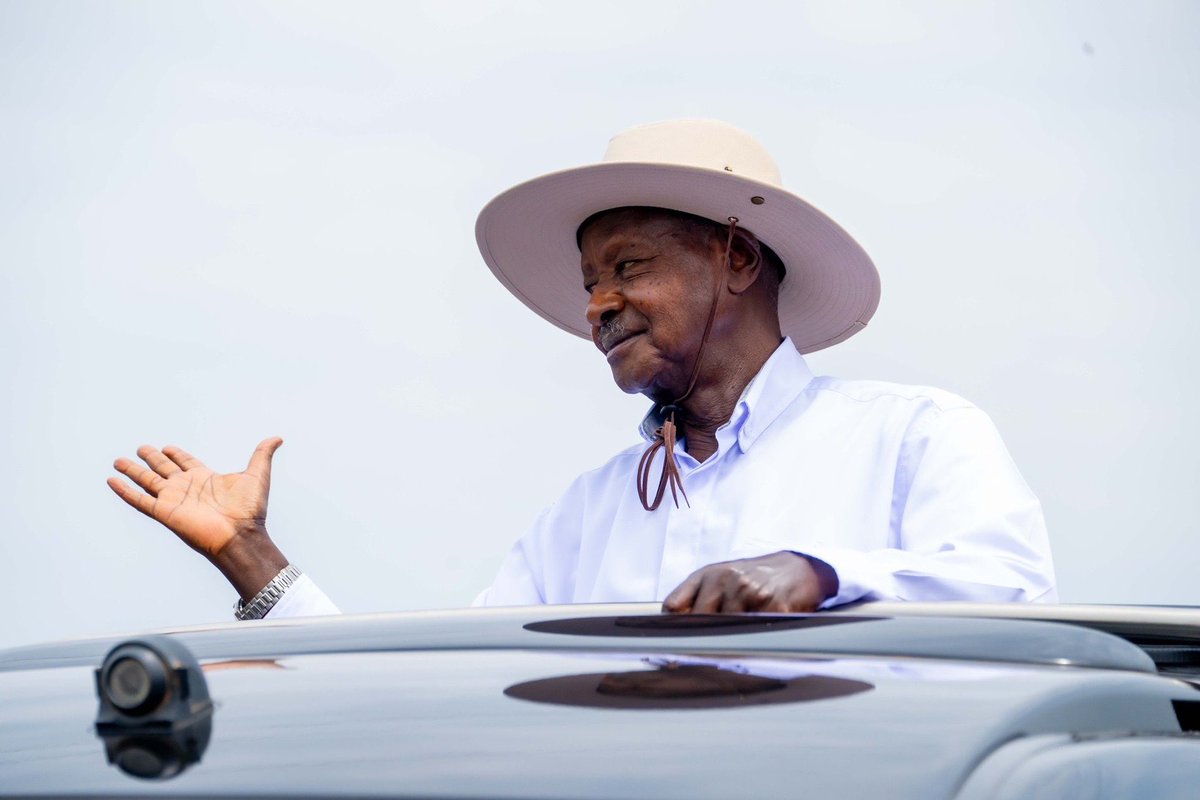ARwakajaraMP's tweet photo. We welcomed H.E @KagutaMuseveni as he concluded his #PPDM assessment program in #Greater Mukono yesterday.
He reminded us all, the good people of Mukono but mostly the leaders about our five guiding pillars: Peace, Development, Wealth Creation, Jobs, and Obuwereza (services).
I believe that if as leaders if we adhere to our presidents advice and act on it then we shall see huge change most especially the livelihood of all our people and our country as a whole.
A big thank you to the people of #Greater Mukono for the warm welcome and for embracing our leaders message. Let’s get to work .