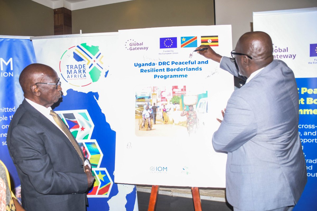 FMwebesa1's tweet image. Officiated at the launch of the 'Uganda -DRC Peaceful & Resilient Borderlands Programme' that aims at enhancing cross border Trade between Uganda & DRC @UNOCHA_DRC @GovUganda @ubctvuganda @JanSadek @CokeHamilton
@TradeMarkAfrica @EUinUG @mia_uga @DCICU @PSF_Uganda
@Eleanor_Flav