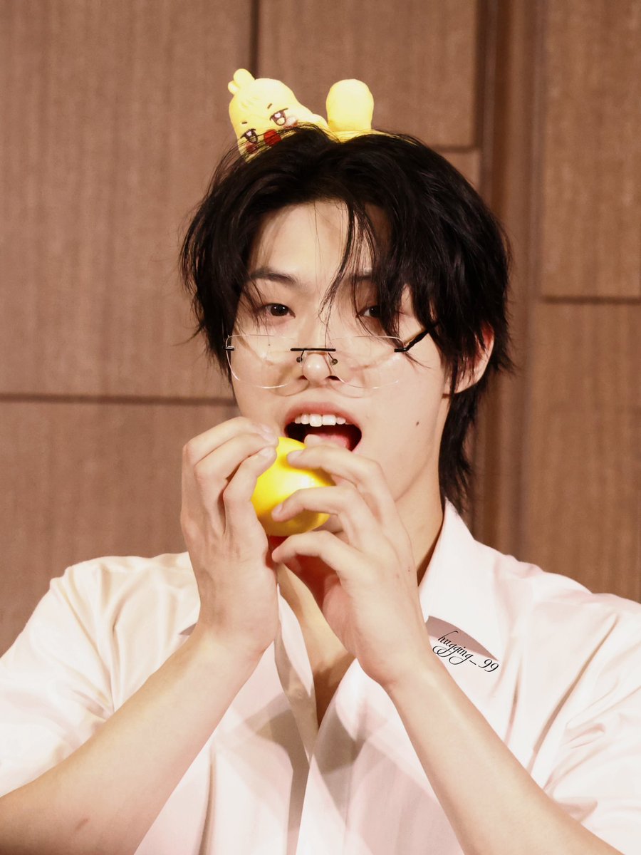 hugging_99's tweet photo. 250621 미니팬미팅
귀여…
#에이티즈 #ATEEZ 
#민기 #MINGI #송민기 https://t.co/qsnBE916Ik