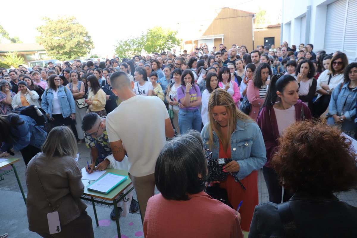 Máis de 20.000 aspirantes inician hoxe ás oposicións coas que volveremos mellorar as rateos e reforzaremos o cadro de profesorado do ensino público

Un proceso que esixe un amplo dispositivo para que todo funcione ao milímetro

Moita sorte!

ℹ️ xunta.gal/notas-de-prens…