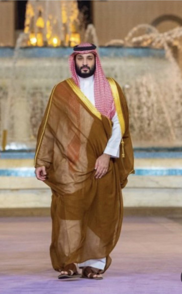 "اللهم احفظه بعينك التي لا تنام، واكنفه بركنك الذي لا يرام، واحرسه بعينك التي لا تنام، وأدم عليه الصحة والعافية وطول العمر في طاعتك آمين."