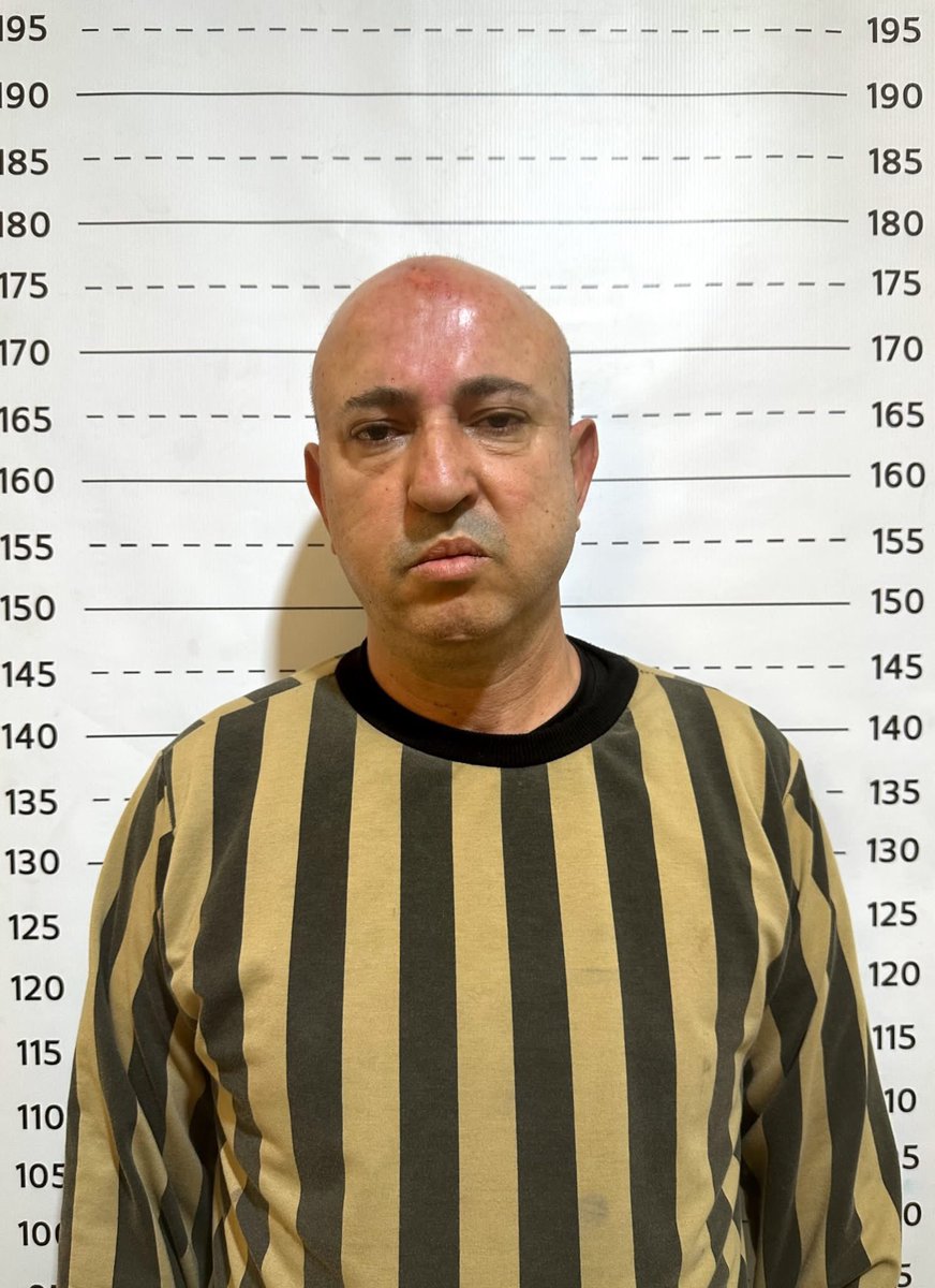 #وسيم_الأسد، نجم المخدرات في الزمن البائد، وقع أخيرًا بكمين مرتب من الاستخبارات والداخلية.  
جرب يفلّ، بس الفرقة الخاصة كانت صاحيه… وانتهى العرض!  
وعلى قبال أبو رقبة الجحش 

#سوريا من دون بيت #الأسد