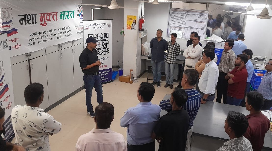 Ncb, Indore (@indorencb) on Twitter photo नशा मुक्त भारत पखवाड़ा
#DrugFreeBharat 🇮🇳
#NCB IZU 20.06.25
🌟Awareness program at Blue Dart, Indore.
🌟Courier Staff & officials attended
🌟MANAS-1933 Helpline promoted through banners, standees
🌟E-Pledge taken
<a href="/dg_ncb/">Director General NCB</a>
<a href="/PIBHomeAffairs/">PIB - Ministry of Home Affairs</a> <a href="/narcoticsbureau/">NCB INDIA</a>
<a href="/MPPoliceDeptt/">Madhya Pradesh Police</a>
<a href="/BlueDart_/">Blue Dart Official</a> नशा मुक्त भारत पखवाड़ा
#DrugFreeBharat 🇮🇳
#NCB IZU 20.06.25
🌟Awareness program at Blue Dart, Indore.
🌟Courier Staff & officials attended
🌟MANAS-1933 Helpline promoted through banners, standees
🌟E-Pledge taken
<a href="/dg_ncb/">Director General NCB</a>
<a href="/PIBHomeAffairs/">PIB - Ministry of Home Affairs</a> <a href="/narcoticsbureau/">NCB INDIA</a>
<a href="/MPPoliceDeptt/">Madhya Pradesh Police</a>
<a href="/BlueDart_/">Blue Dart Official</a>