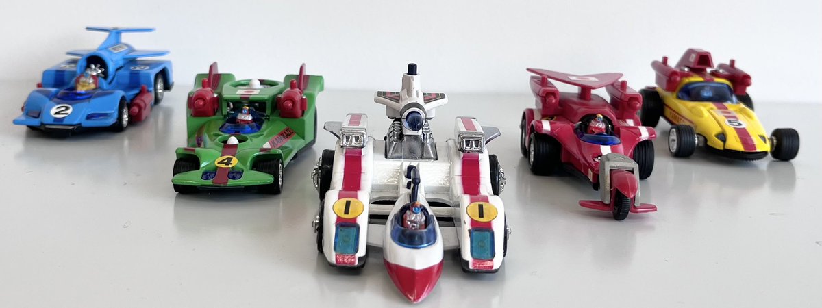 同番組の玩具を集合させて撮影するのが好きです。
 #2025年自分が選ぶ今年上半期の4枚