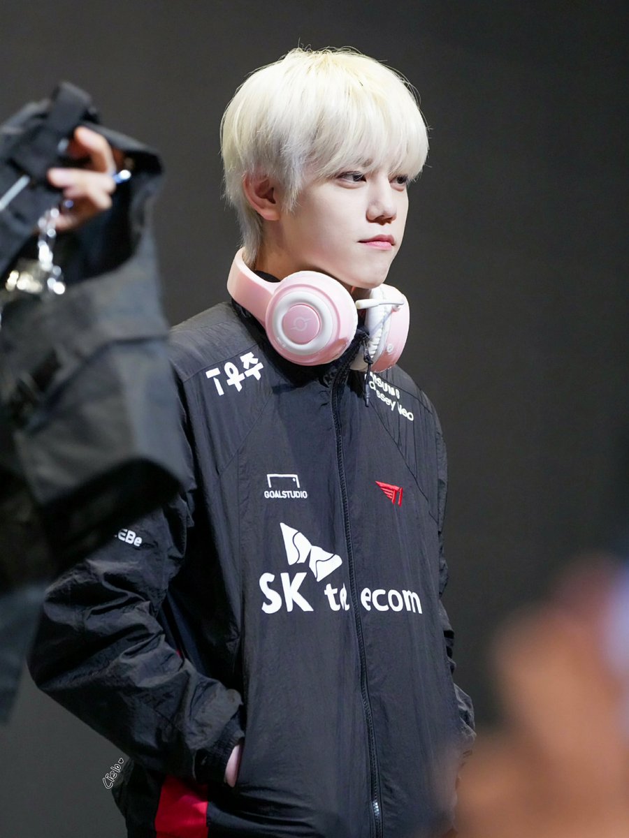 cielo_201014's tweet image. 250620 애플뮤직 팬사인회

비장한 표정에 귀여운 헤드셋

#NFlying #엔플라잉 #차훈 #앺뮤 #팬싸 #만년설 #Everlasting