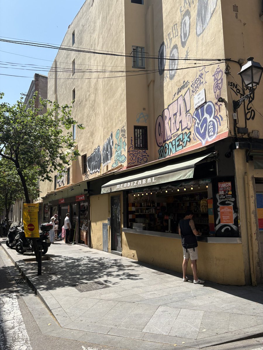 Fredrik Kopsch (@fredrikkopsch) on Twitter photo En bar pÄ gatan i Barcelona. SamhÀllet tycks inte ha gÄtt under.
I Sverige dödar <a href="/jakobforssmed/">Jakob Forssmed</a> allt som Àr roligt. En bar pÄ gatan i Barcelona. SamhÀllet tycks inte ha gÄtt under.
I Sverige dödar <a href="/jakobforssmed/">Jakob Forssmed</a> allt som Àr roligt.