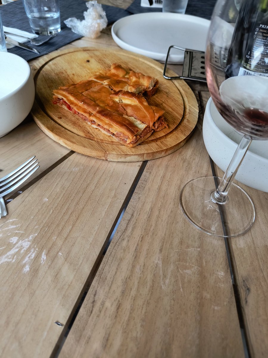 Mi hermana Suiza que no habla ni español pero sabe hacer la empanada 🤗