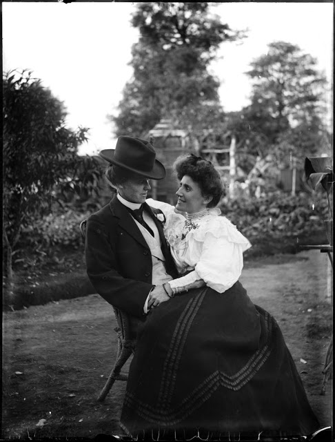 Portrait of two unidentified women. Photographed in the 1900s.
