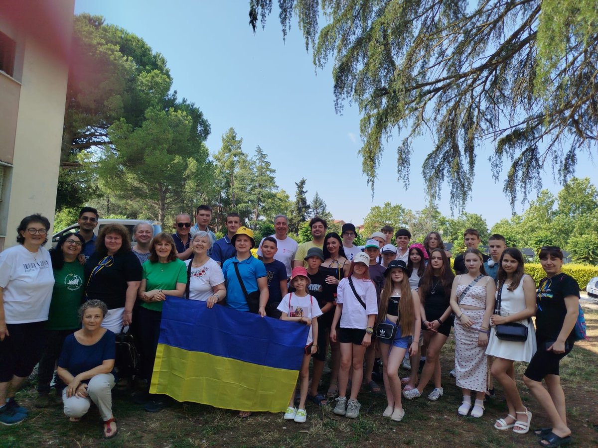 UKR Emb to HOLY SEE and SMOM (@ukrinvat) on Twitter photo Vacanza estiva per i bambini ucraini: oggi arrivate due gruppi da Nikopol, accolti a Jesi e Ascoli Piceno. Grazie a <a href="/CaritasItaliana/">Caritas Italiana</a> e alle diocesi per questa esperienza di pace e solidarietà! 💙💛 Vacanza estiva per i bambini ucraini: oggi arrivate due gruppi da Nikopol, accolti a Jesi e Ascoli Piceno. Grazie a <a href="/CaritasItaliana/">Caritas Italiana</a> e alle diocesi per questa esperienza di pace e solidarietà! 💙💛