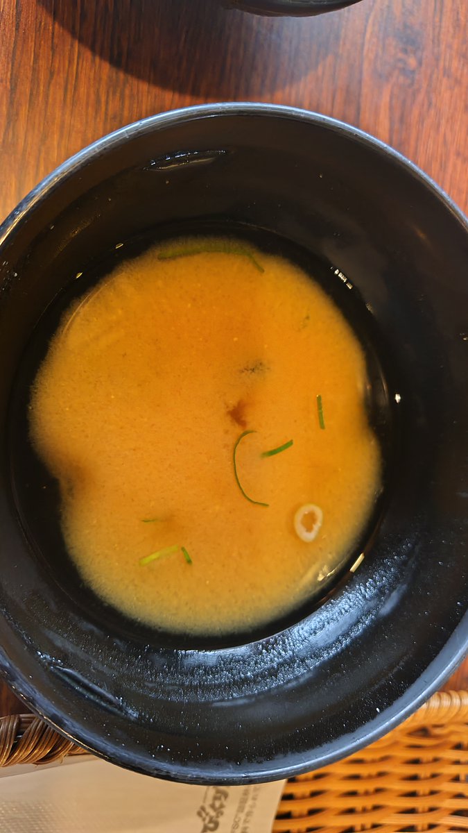 味噌汁の蓋とったらウインクしてた