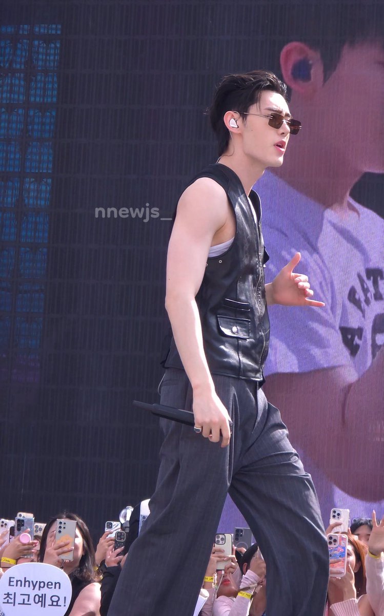 nnewjs_'s tweet photo. ซองฮุนซาวด์เช็ควันนี้คือที่สุด!!!! 

#WALKTHELINE_IN_BKK
#WALKTHELINE_IN_BANGKOK 
#엔하이픈 #ENHYPEN 
#성훈 #SUNGHOON https://t.co/lbOJl2Y1aI