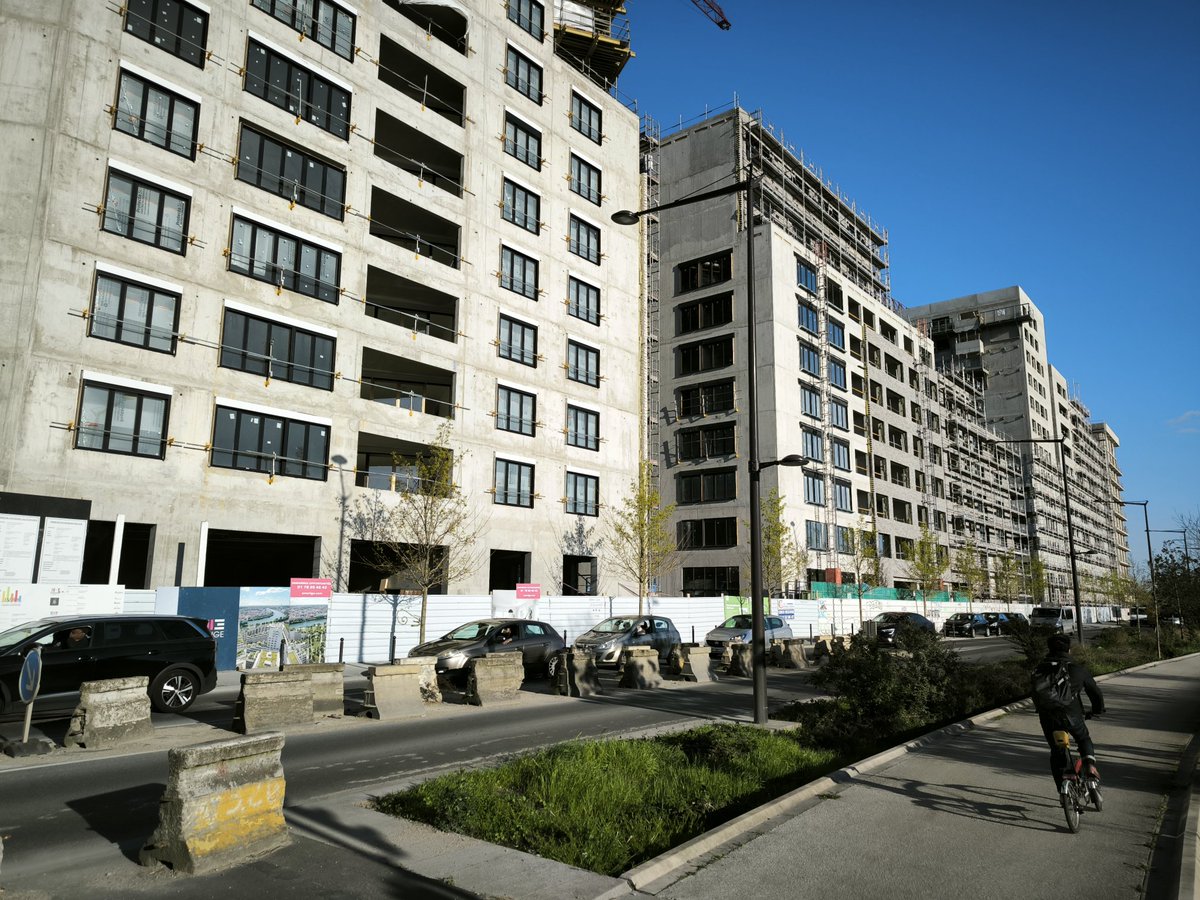 Ligne 25 (BFM ↔️ Vitry Duras) : elle circule désormais les dimanches et fêtes. Positif mais l'offre de transport reste modeste comparée à ce qu'elle devait être avec le TZen5 alors que le secteur se densifie, notamment à Ivry