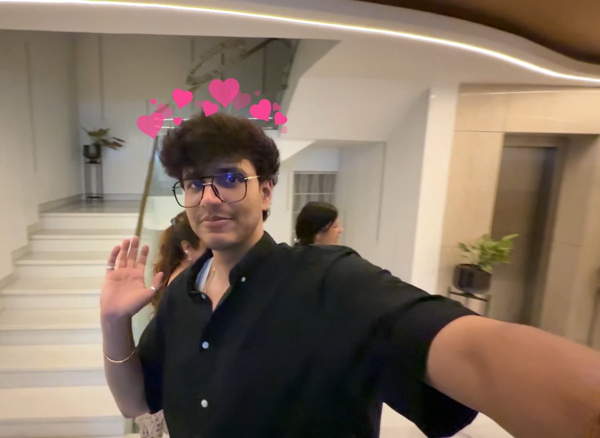 meerahere_'s tweet photo. Naya din aur humari nayi naveli bhabhi ka new look 🤭

#TriggeredInsaan #NischayMalhan #TriggeredArmy #AbhishekMalhan #FukraInsaan #PandaGang #ruschay https://t.co/vnzHlLs3pk