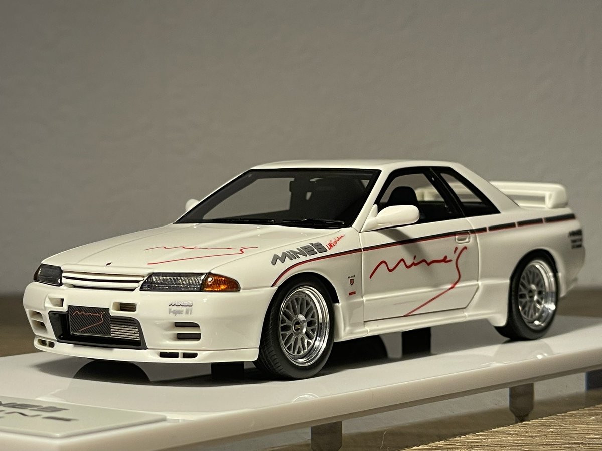 comagome32's tweet photo. 続いてもメイクアップから。マインズ R32の仕様違いです。こちらは定番のBBSホイールを装着しています。安定のカッコ良さですね。もちろんマインズ仕様は凄くかっこいいですが、ストライプ無しにしてもかっこよさそうだなと。メイクアップからちょいちょい出るチューニングカーはやはりいいですね https://t.co/hz4IrRiTla
