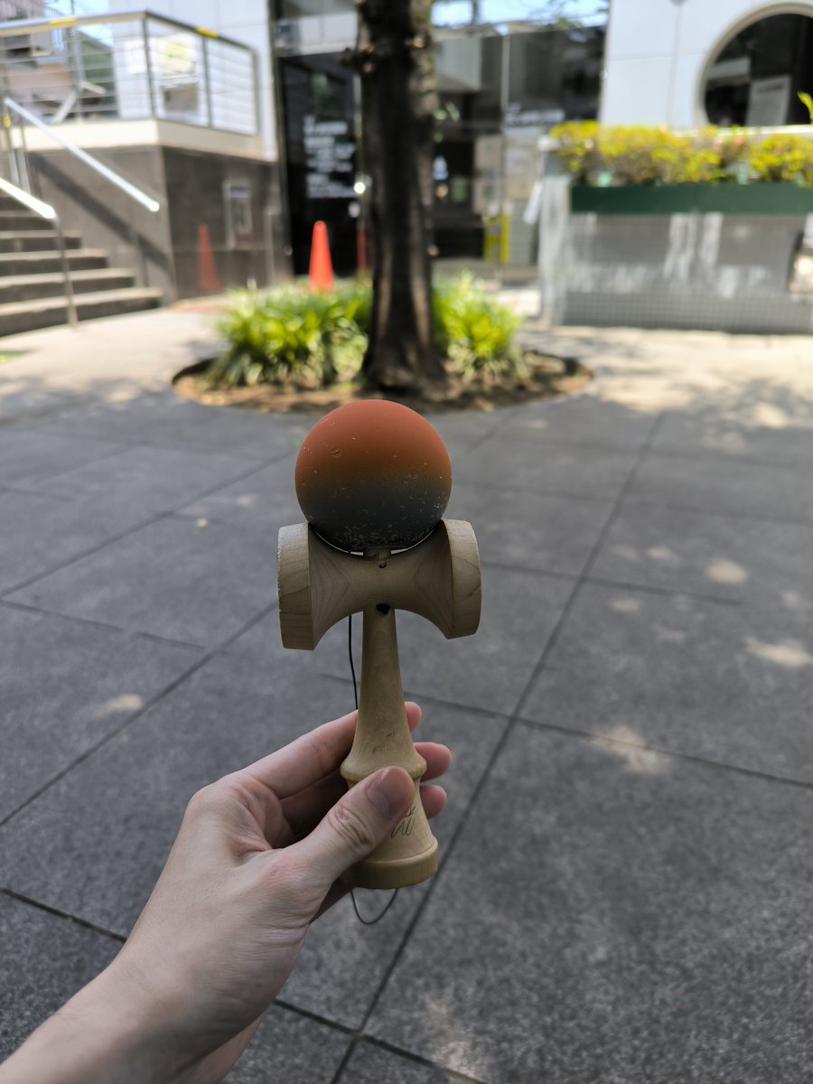 chipstar6856's tweet image. 本日はけん玉の練習後に所沢チェスクラブへ。代表不在でボード1つのピンチでしたが仲良く交代しながら進められました。屋外は暑すぎ💦