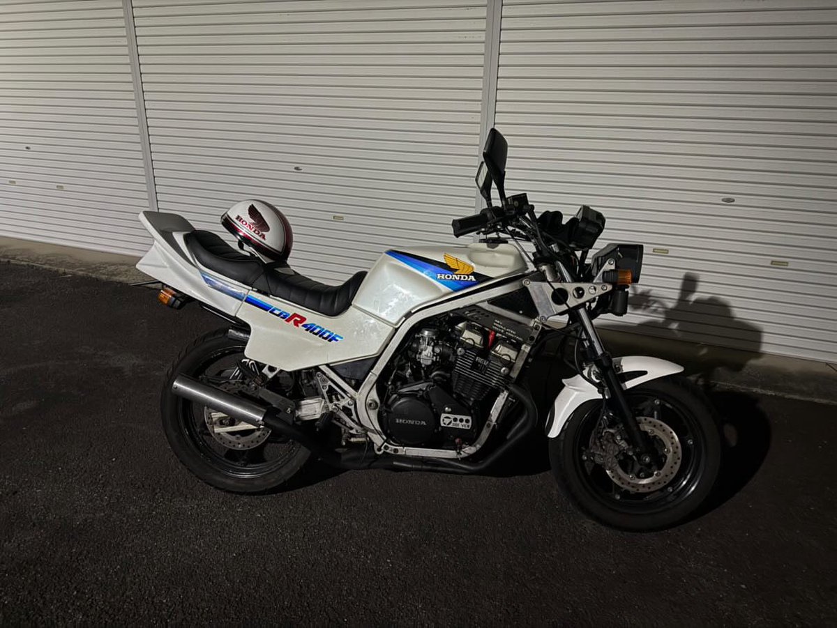 88kun___'s tweet photo. 香川県からCBR400F売ります‼️
元々教習車で腰上OH済み
マフラーワルツ機械
その他は写真で確認して下さい！
値段は180万円で現車確認出来ます！
購入希望の方はDMください！
#CBR400F 
#売ります
#F売ります https://t.co/s9x9ujhiIY