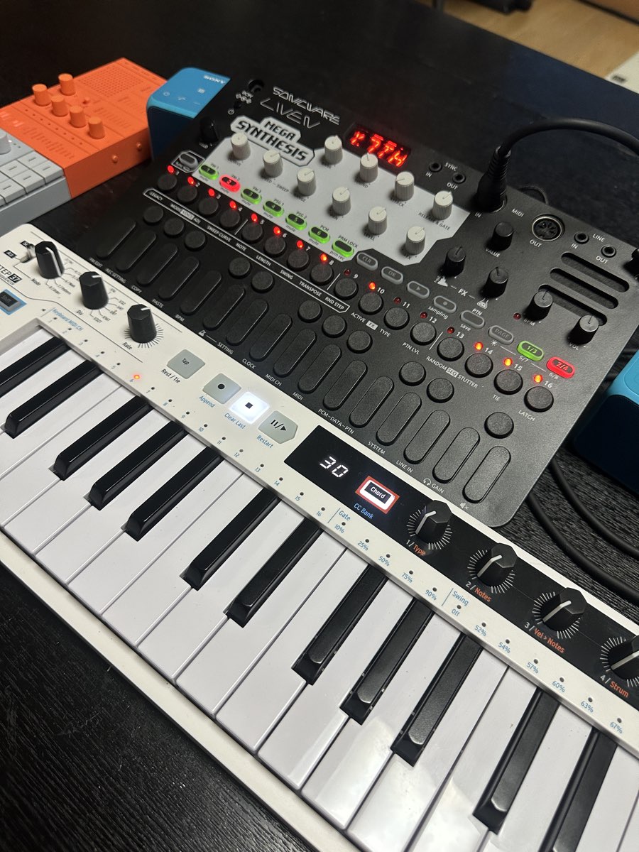 sonicware
LIVEN MEGA SYNTHESIS

久々にSEGAメガドライブのFM音源を再現できるシンセにMIDIキーボード繋いで遊んだ(*´▽｀*)

音源のソフトウエア化が当たり前になった現在で、ハードウエア音源でこんな面白いものを日本企業が作ってくれるのがホントに嬉しい
FM音源の音色で青春時代にトリップする